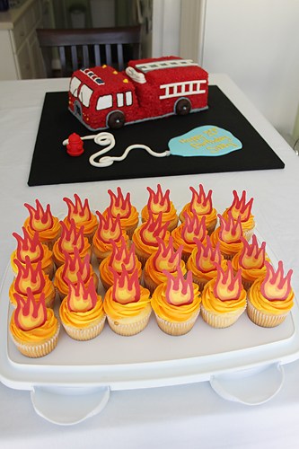 Fire Truck Cake - Feuer Cupcakes, Heather Antrieb