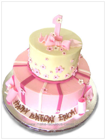 Gâteau d'anniversaire pour la première une fille