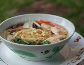 Fischbällchen und Nudelsuppe, CASA Veneracion