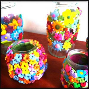 Blumen verzierte Gläser in Fimo, Easy verzierte Glas Craft, Einfach Crafts