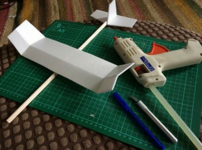 Schaumstoffplatte und Plastikstroh Gliders, Idee-Inspire