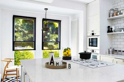 Mise au point sur les traitements de fenêtre rouleaux et stores romains - Real Homes (roman) Mise au point sur les traitements de fenêtre rouleaux et stores romains - Real Homes