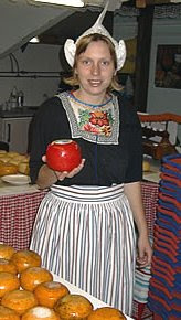 Costume traditionnel - broderie Costume de Volendam, Hollande du Nord, Pays-Bas (Volendam) Costume traditionnel - broderie Costume de Volendam, Hollande du Nord, Pays-Bas