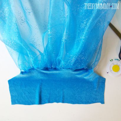 Kostenlose Muster und Tutorial für ein gefrorenen Inspired Elsa-Kleid-Kostüm, die DIY-Mama