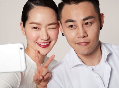 Game Changer 5 Must-Know-Make-up Tipps zu einem erstaunlichen Selfie, Clinique Nehmen