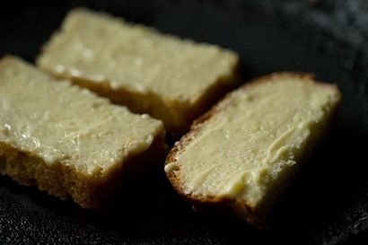 Pain à l'ail sur tawa, comment faire recette de pain à l'ail sans four