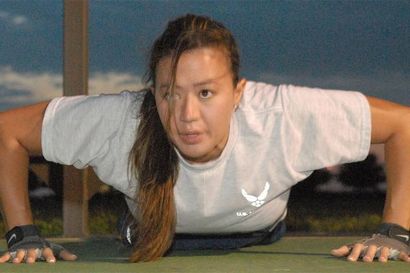 Obtenir Passed - Fille - Push-Ups (étape du menton à la poitrine) Obtenir Passed - Fille - Push-Ups