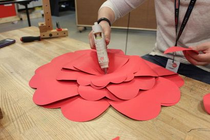 Fleurs en papier géant 9 étapes (avec photos) (__gVirt_NP_NNS_NNPS<__ fleurs) Fleurs en papier géant 9 étapes (avec photos)