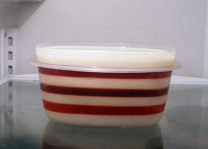 Bons cocktails - Noël Candy Cane Jello Shots recette (recette de gélatine de Noël) Bons cocktails - Noël Candy Cane Jello Shots Recette