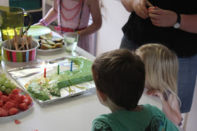 Vert Gourmet girafe Grrrr Dinosaur gâteau d'anniversaire (de Peppa Pig)