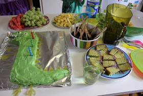 Vert Gourmet girafe Grrrr Dinosaur gâteau d'anniversaire (de Peppa Pig)