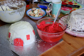 Vert Gourmet girafe Toadstool gâteau d'anniversaire, cake pops et faire la fête dans le parc