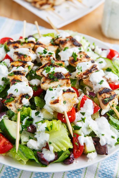 Gegrilltes Huhn Souvlaki Salat mit Feta Cremige und Dill Dressing auf Closet Kochen