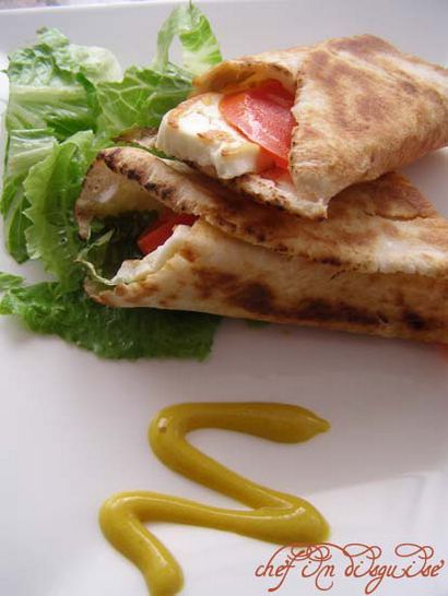 Gegrillter Halloumi wraps - Chef in der Verkleidung