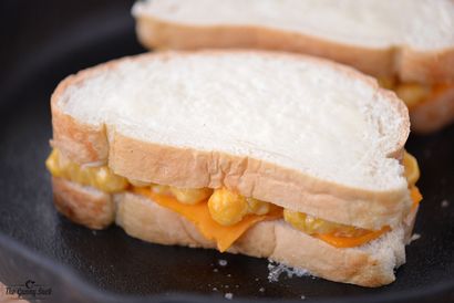Gegrillte Makkaroni und Käse-Sandwich - Der Gunny Sack