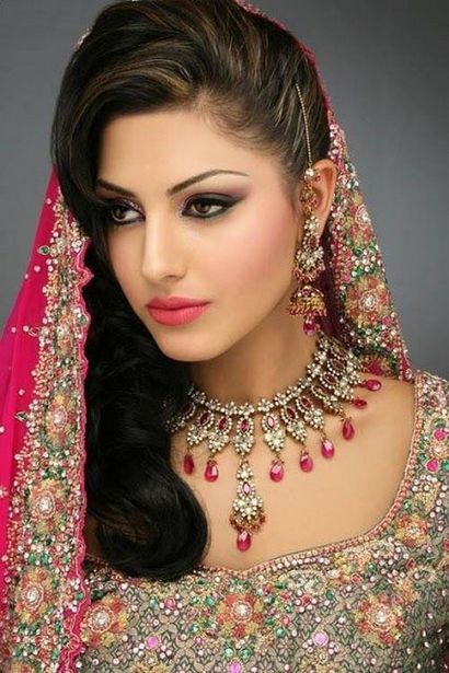 Coupes de cheveux pour le mariage indien - 20 coiffures de mariée Showy (indienne) Coupes de cheveux pour le mariage indien - 20 coiffures de mariée Showy