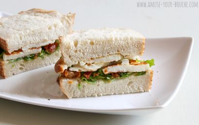 sandwich à Halloumi avec des tomates séchées au soleil et à la roquette - Amuse Votre Bouché