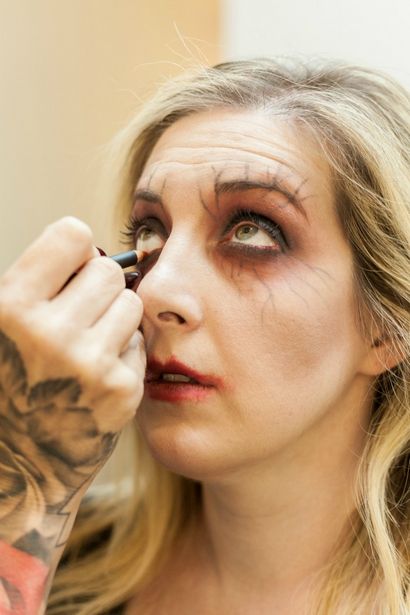 Halloween Make-up Tutorial Zombie - Ehrlich Jamie