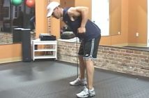 Hanging Oblique genou lève - Abs Guide de l'exercice avec photos