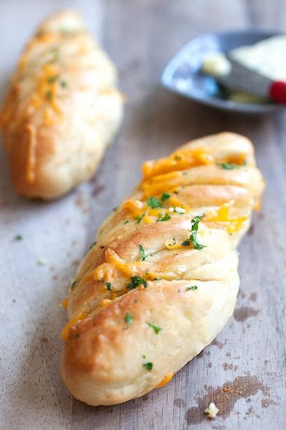 Hasselback ail Cheesy pain, facile délicieuses recettes