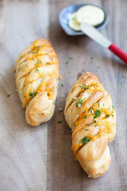 Hasselback ail Cheesy pain, facile délicieuses recettes