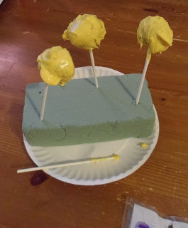 H est pour Homeschooling DIY Hard Hat gâteau Pops
