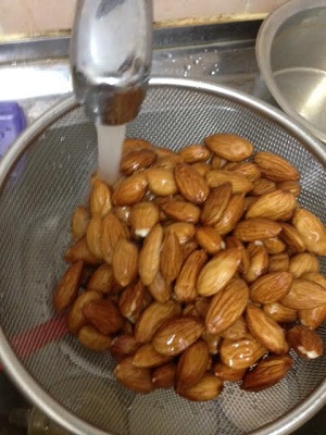 Maison aux amandes en poudre, Comment faire du lait d'amande