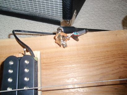 Selbst gemachter Diddley Bow elektrische Dia-Gitarre (a La Jack White) 5 Schritte (mit Bildern)