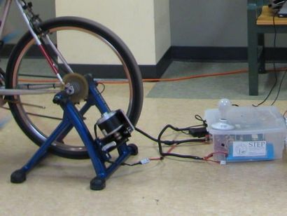 Selbst gemachter elektrischer Generator eines Spaß und nützliches DIY-Projekt