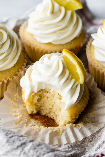 Selbst gemachter Lemon Cupcakes mit Vanillebereifen - Sallys Backen Sucht