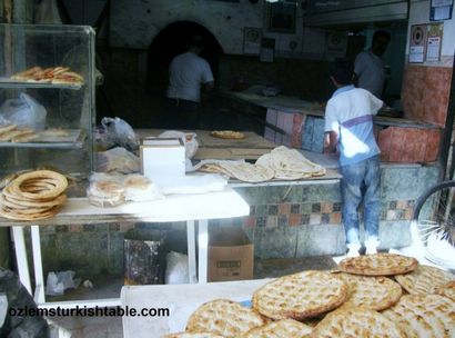 Hausgemachte türkische Pide Brot; Pide Ekmek, Ozlem - s Türkisch Tabelle