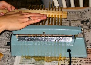 Honig-Stick-Maschine, die manuelle Version - Honey Run Apiaries