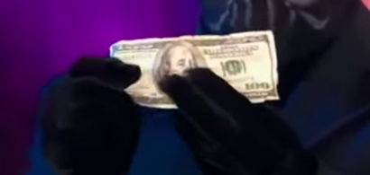 Wie kann Magicians Brennen von Papier in Geld Rebel Magie