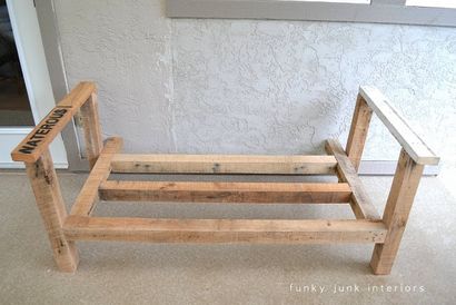 Comment je construit le canapé en bois de palette (Partie 2) - Interiors Funky Junk