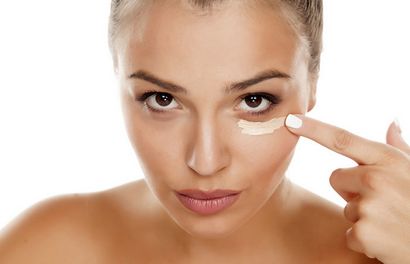 Comment faire pour appliquer l'eyeliner parfaitement - Étape par étape Tutoriel et conseils