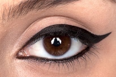 Comment appliquer l'eyeliner parfaitement Etape par étape Tutoriel