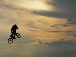 Comment construire un saut de BMX Dirt - savoir sur la vie