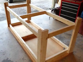 Comment construire un solide Workbench 5 étapes à peu de frais (avec photos)