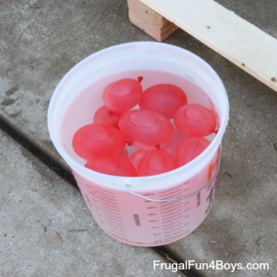 Wie ein Wasser-Ballon-Launcher bauen - Frugal Fun für Jungen und Mädchen