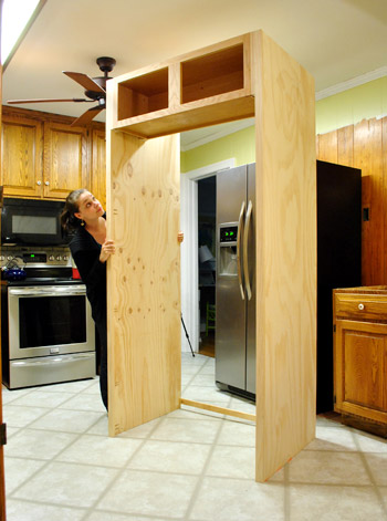 Wie man in Ihrem Kühlschrank mit einem Schrank oben, Jungem House Lieben Bauen