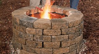 Comment construire votre propre Fire Pit 6 étapes (avec photos)