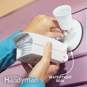 Wie wählt und Bewegungsmelder Beleuchtung installieren, The Family Handyman