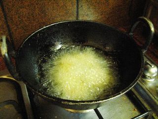 Comment faire cuire boulettes de viande, une recette indienne du Sud 5 étapes (avec photos) (sud) Comment faire cuire boulettes de viande, une recette indienne du Sud 5 étapes (avec photos)