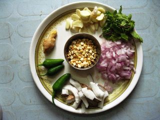Comment faire cuire boulettes de viande, une recette indienne du Sud 5 étapes (avec photos) (sud) Comment faire cuire boulettes de viande, une recette indienne du Sud 5 étapes (avec photos)