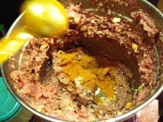 Comment faire cuire boulettes de viande, une recette indienne du Sud 5 étapes (avec des images) (comment faire des boulettes de viande avec viande hachée) Comment faire cuire boulettes de viande, une recette indienne du Sud 5 étapes (avec photos)