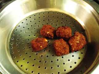 Comment faire cuire boulettes de viande, une recette indienne du Sud 5 étapes (avec photos) (sud) Comment faire cuire boulettes de viande, une recette indienne du Sud 5 étapes (avec photos)