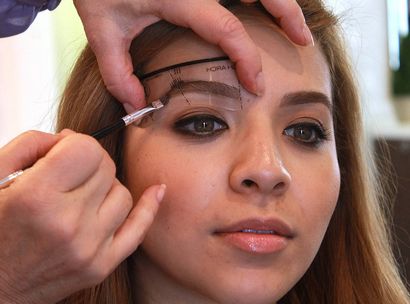 Comment faire pour créer le parfait Sourcils en 4 étapes, E! Nouvelles