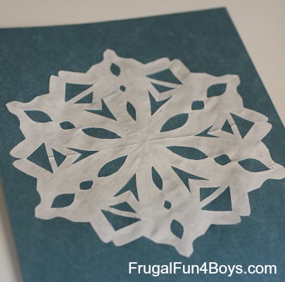 Comment couper et plier papier Impressionnant Snowflakes - Fun Frugal pour les garçons et les filles