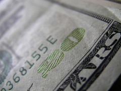 Comment détecter l'argent contrefait 8 façons de savoir si un projet de loi est faux