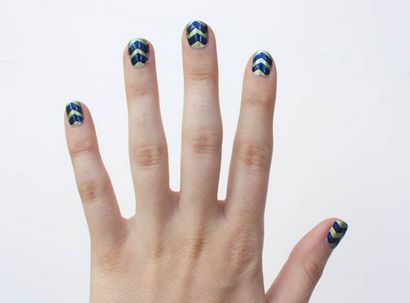 Comment faire un Chevrons avec vernis à ongles